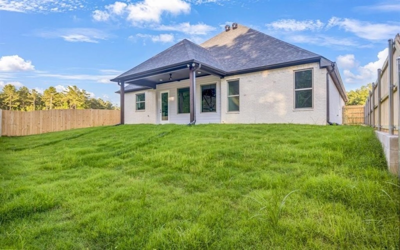 2014 Locklear Lane, Tyler, TX 75703, 4 Bedrooms Bedrooms, ,2 BathroomsBathrooms,Residential,For Sale,2014 Locklear Lane,20935445