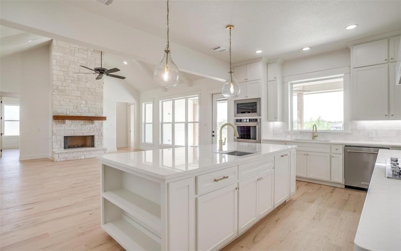 115 Esther Court, Millsap, TX 76066, 5 Bedrooms Bedrooms, ,5 BathroomsBathrooms,Residential,For Sale,115 Esther Court,20935748