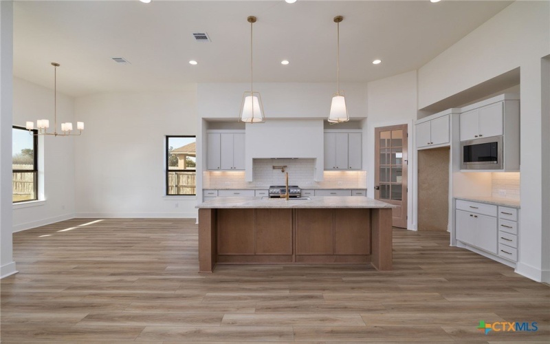 632 Oak Creek Parkway, Seguin, TX 78155, 3 Habitaciones Habitaciones , ,5 BañosBaños,Residential,En Venta,632 Oak Creek Parkway,573955