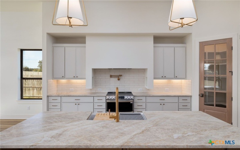 632 Oak Creek Parkway, Seguin, TX 78155, 3 Habitaciones Habitaciones , ,5 BañosBaños,Residential,En Venta,632 Oak Creek Parkway,573955