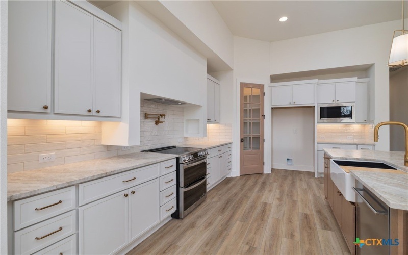 632 Oak Creek Parkway, Seguin, TX 78155, 3 Habitaciones Habitaciones , ,5 BañosBaños,Residential,En Venta,632 Oak Creek Parkway,573955