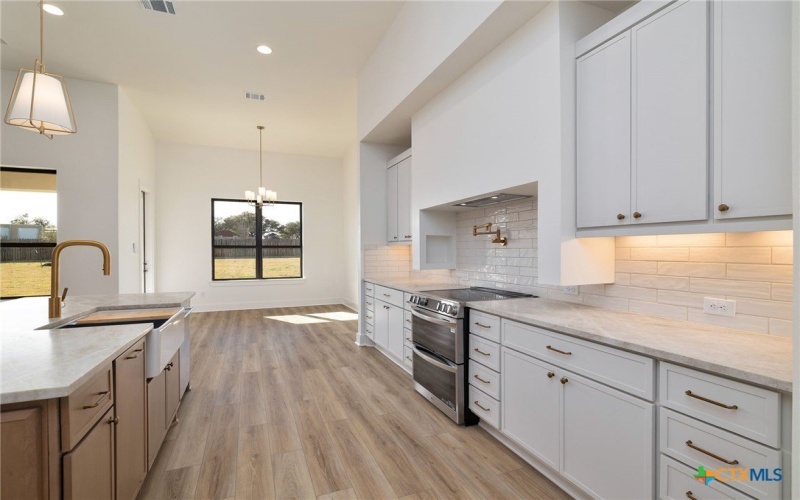 632 Oak Creek Parkway, Seguin, TX 78155, 3 Habitaciones Habitaciones , ,5 BañosBaños,Residential,En Venta,632 Oak Creek Parkway,573955