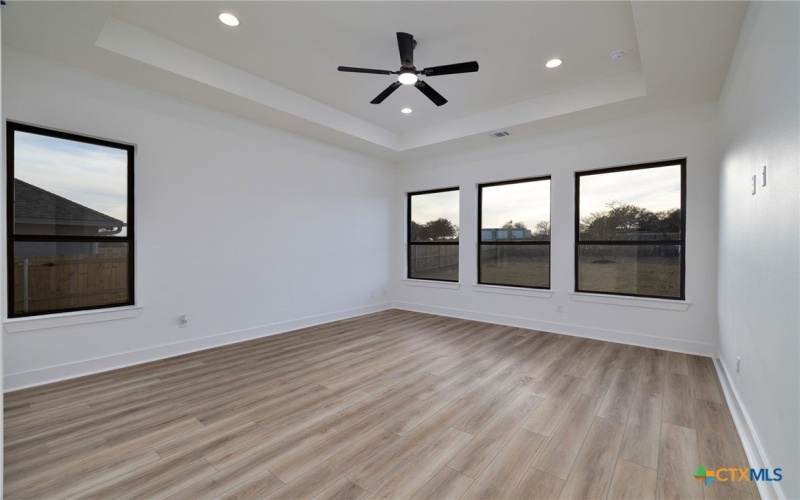 632 Oak Creek Parkway, Seguin, TX 78155, 3 Habitaciones Habitaciones , ,5 BañosBaños,Residential,En Venta,632 Oak Creek Parkway,573955