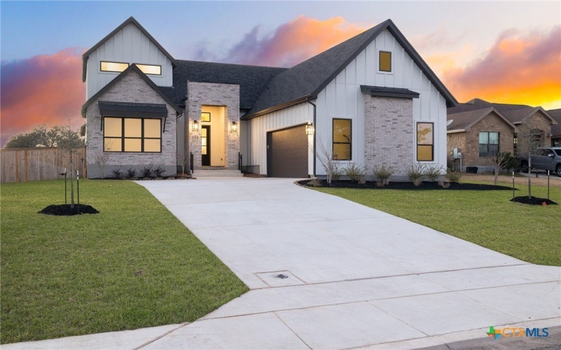 632 Oak Creek Parkway, Seguin, TX 78155, 3 Habitaciones Habitaciones , ,5 BañosBaños,Residential,En Venta,632 Oak Creek Parkway,573955