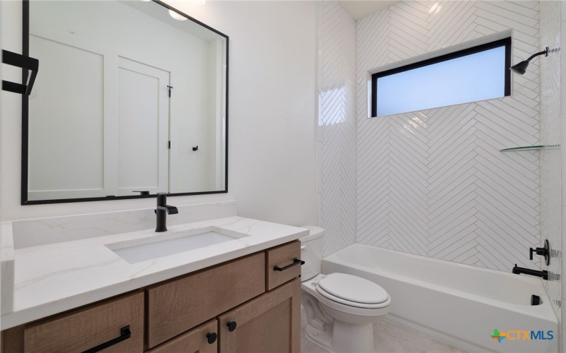 632 Oak Creek Parkway, Seguin, TX 78155, 3 Habitaciones Habitaciones , ,5 BañosBaños,Residential,En Venta,632 Oak Creek Parkway,573955