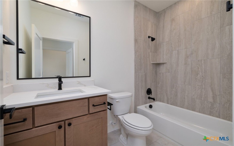 632 Oak Creek Parkway, Seguin, TX 78155, 3 Habitaciones Habitaciones , ,5 BañosBaños,Residential,En Venta,632 Oak Creek Parkway,573955