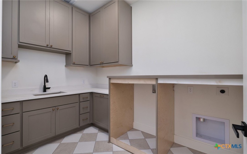 632 Oak Creek Parkway, Seguin, TX 78155, 3 Habitaciones Habitaciones , ,5 BañosBaños,Residential,En Venta,632 Oak Creek Parkway,573955