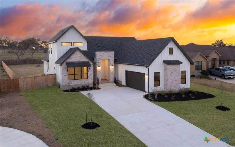 632 Oak Creek Parkway, Seguin, TX 78155, 3 Habitaciones Habitaciones , ,5 BañosBaños,Residential,En Venta,632 Oak Creek Parkway,573955