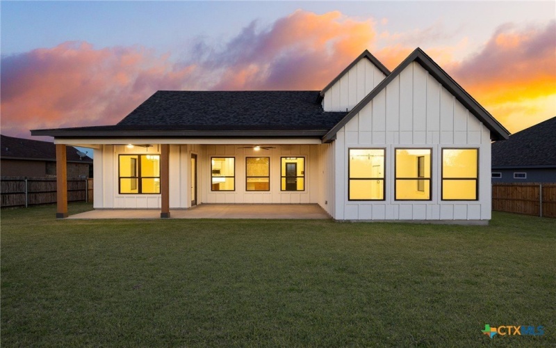 632 Oak Creek Parkway, Seguin, TX 78155, 3 Habitaciones Habitaciones , ,5 BañosBaños,Residential,En Venta,632 Oak Creek Parkway,573955