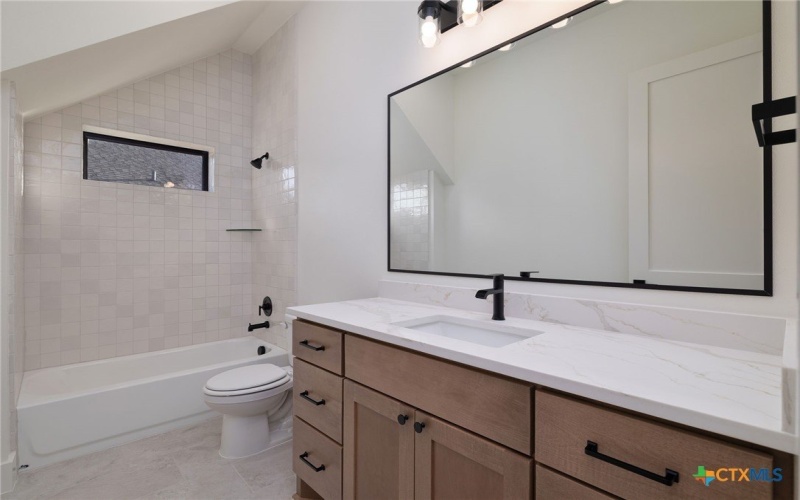 632 Oak Creek Parkway, Seguin, TX 78155, 3 Habitaciones Habitaciones , ,5 BañosBaños,Residential,En Venta,632 Oak Creek Parkway,573955