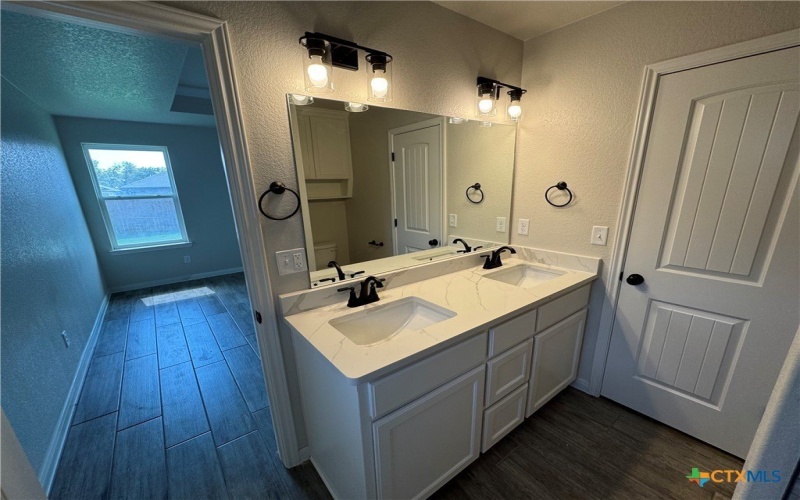 2528 Cowgirl Trail, Belton, TX 76513, 4 Bedrooms Bedrooms, ,2 BathroomsBathrooms,Residential,For Sale,2528 Cowgirl Trail,0,579927