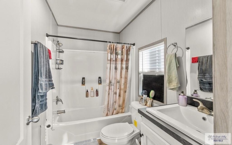 32 SUNDANCE LN., BROWNSVILLE, TX 78526, 2 Bedrooms Bedrooms, ,2 BathroomsBathrooms,Residential,For Sale,32 SUNDANCE LN.,29763982