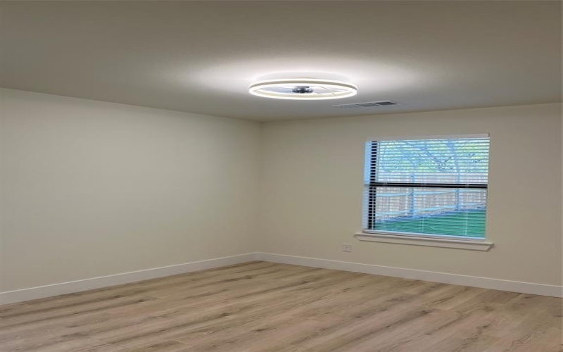 214 E 15th Avenue, Corsicana, TX 75110, 4 Habitaciones Habitaciones , ,2 BañosBaños,Residential,En Venta,214 E 15th Avenue,20742901