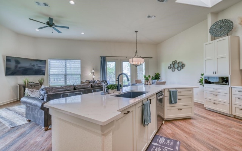 302 Parallel Circle, Horseshoe Bay, TX 78657-0000, 2 Bedrooms Bedrooms, ,2 BathroomsBathrooms,Residential,For Sale,302 Parallel Circle,0,173365