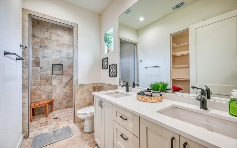 302 Parallel Circle, Horseshoe Bay, TX 78657-0000, 2 Bedrooms Bedrooms, ,2 BathroomsBathrooms,Residential,For Sale,302 Parallel Circle,0,173365