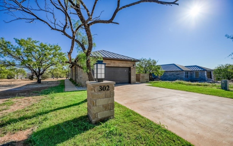 302 Parallel Circle, Horseshoe Bay, TX 78657-0000, 2 Bedrooms Bedrooms, ,2 BathroomsBathrooms,Residential,For Sale,302 Parallel Circle,0,173365