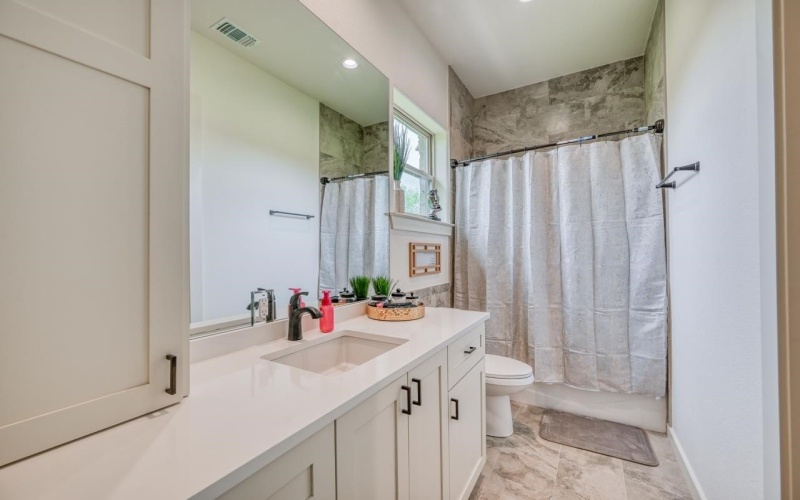 302 Parallel Circle, Horseshoe Bay, TX 78657-0000, 2 Bedrooms Bedrooms, ,2 BathroomsBathrooms,Residential,For Sale,302 Parallel Circle,0,173365