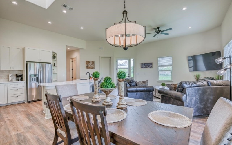 302 Parallel Circle, Horseshoe Bay, TX 78657-0000, 2 Bedrooms Bedrooms, ,2 BathroomsBathrooms,Residential,For Sale,302 Parallel Circle,0,173365