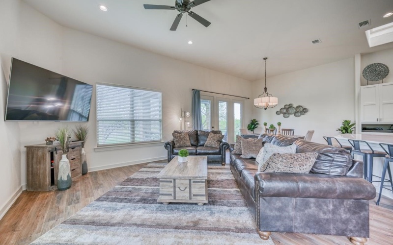 302 Parallel Circle, Horseshoe Bay, TX 78657-0000, 2 Bedrooms Bedrooms, ,2 BathroomsBathrooms,Residential,For Sale,302 Parallel Circle,0,173365