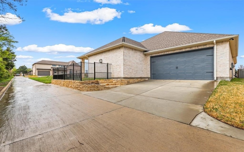 1645 Ethan Circle, Midlothian, TX 76065, 3 Bedrooms Bedrooms, ,2 BathroomsBathrooms,Residential,For Sale,1645 Ethan Circle,20871322