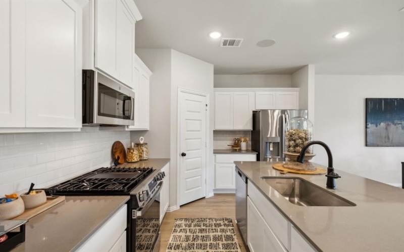 3509 Kingdom Drive, Denton, TX 76208, 5 Bedrooms Bedrooms, ,3 BathroomsBathrooms,Residential,For Sale,3509 Kingdom Drive,20865434
