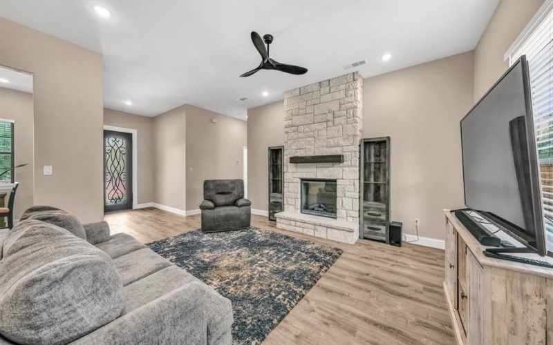 5513 Firewood Trail, Granbury, TX 76048, 3 Bedrooms Bedrooms, ,2 BathroomsBathrooms,Residential,For Sale,5513 Firewood Trail,20886953