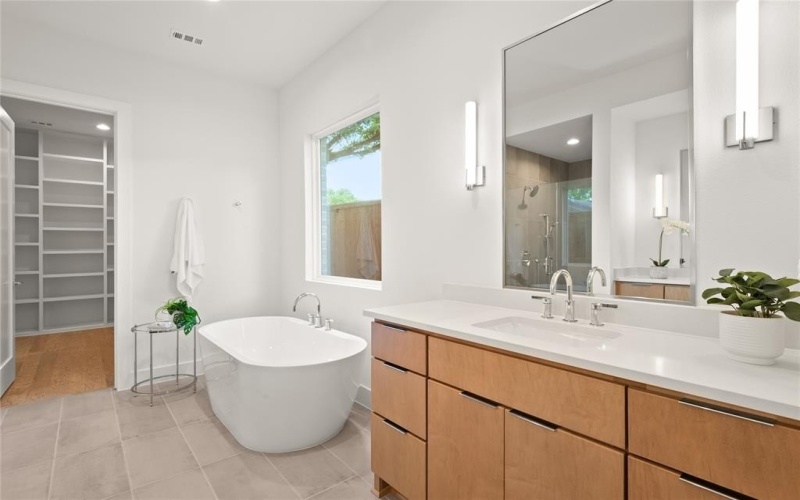 410 Kirkwood Drive, Dallas, TX 75218, 4 Habitaciones Habitaciones , ,3 BañosBaños,Residential,En Venta,410 Kirkwood Drive,20824804