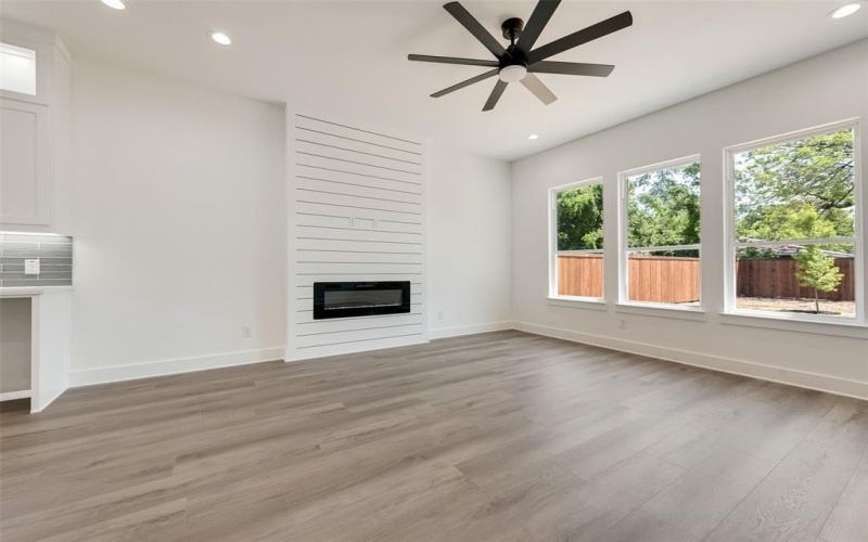 2534 Southland Street, Dallas, TX 75215, 4 Bedrooms Bedrooms, ,2 BathroomsBathrooms,Residential,For Sale,2534 Southland Street,20910136