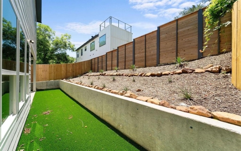 1320 Compton Street, Dallas, TX 75203, 4 Bedrooms Bedrooms, ,2 BathroomsBathrooms,Residential,For Sale,1320 Compton Street,20914539