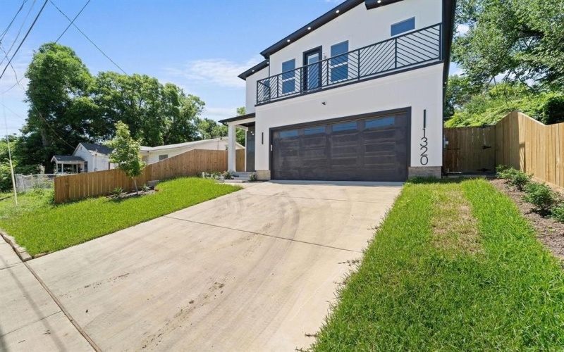 1320 Compton Street, Dallas, TX 75203, 4 Bedrooms Bedrooms, ,2 BathroomsBathrooms,Residential,For Sale,1320 Compton Street,20914539