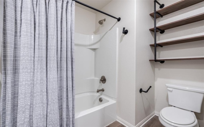 9936 Voyager Lane, Fort Worth, TX 76131, 3 Bedrooms Bedrooms, ,2 BathroomsBathrooms,Residential,For Sale,9936 Voyager Lane,20934774