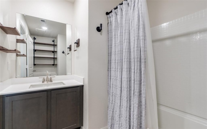 9936 Voyager Lane, Fort Worth, TX 76131, 3 Bedrooms Bedrooms, ,2 BathroomsBathrooms,Residential,For Sale,9936 Voyager Lane,20934774