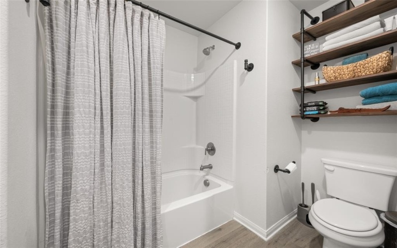 9936 Voyager Lane, Fort Worth, TX 76131, 3 Bedrooms Bedrooms, ,2 BathroomsBathrooms,Residential,For Sale,9936 Voyager Lane,20934774