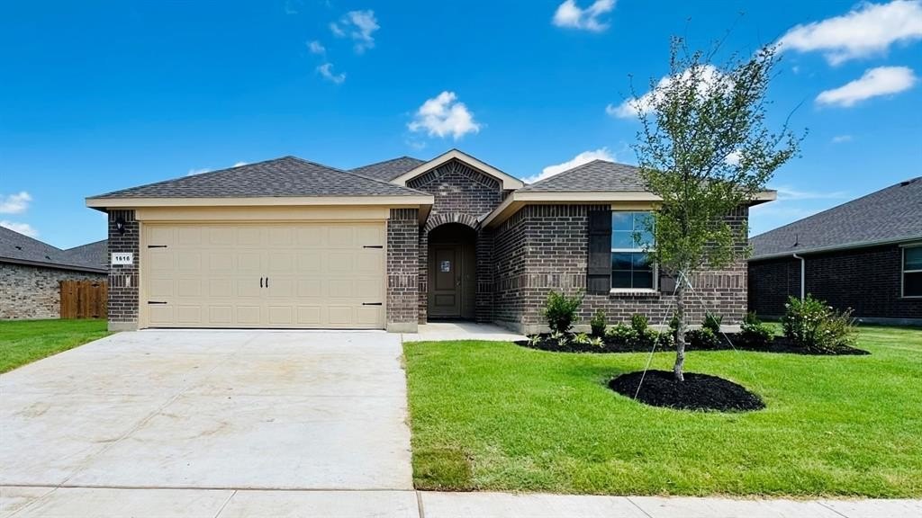 1616 MARSH Street, Cleburne, TX 76033, 4 Habitaciones Habitaciones , ,2 BañosBaños,Residential,En Venta,1616 MARSH Street,20936468