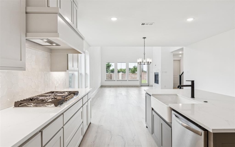 130 Scottish Way, Mansfield, TX 76063, 4 Bedrooms Bedrooms, ,5 BathroomsBathrooms,Residential,For Sale,130 Scottish Way,20936549