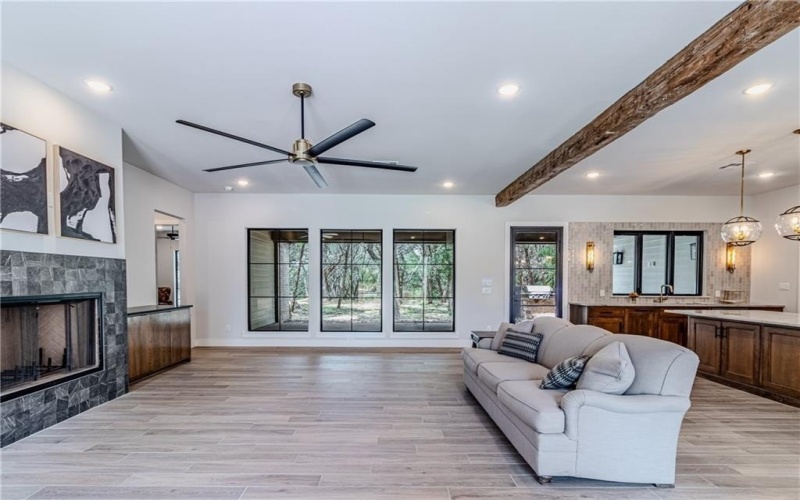 1136 Queen Elizabeth Drive, McGregor, TX 76657, 4 Habitaciones Habitaciones , ,3 BañosBaños,Residential,En Venta,1136 Queen Elizabeth Drive,227798