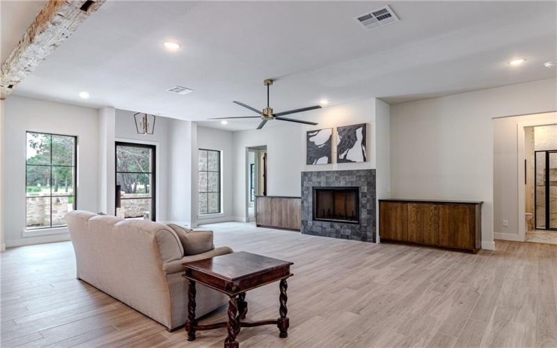 1136 Queen Elizabeth Drive, McGregor, TX 76657, 4 Habitaciones Habitaciones , ,3 BañosBaños,Residential,En Venta,1136 Queen Elizabeth Drive,227798