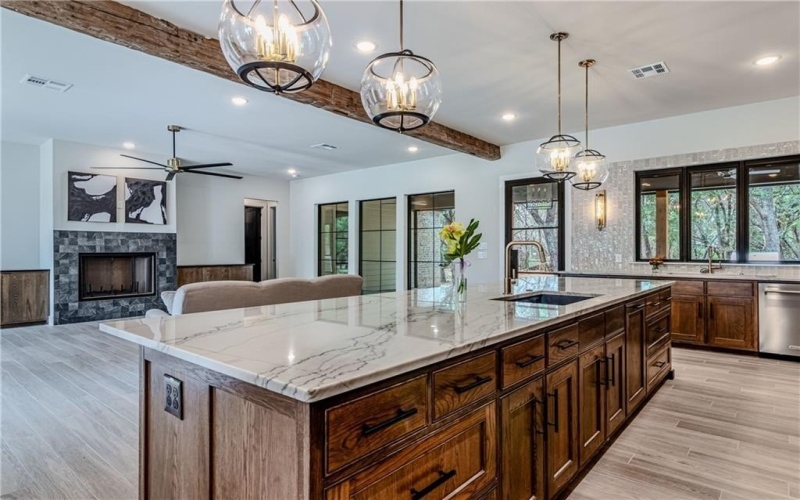 1136 Queen Elizabeth Drive, McGregor, TX 76657, 4 Habitaciones Habitaciones , ,3 BañosBaños,Residential,En Venta,1136 Queen Elizabeth Drive,227798