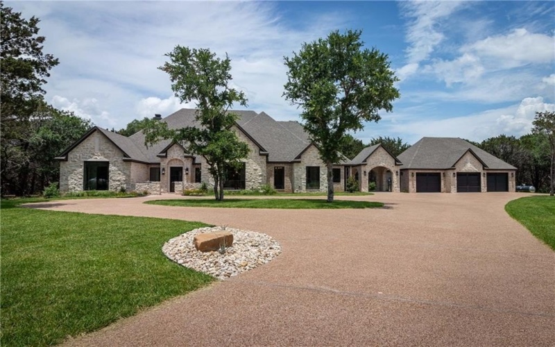1136 Queen Elizabeth Drive, McGregor, TX 76657, 4 Habitaciones Habitaciones , ,3 BañosBaños,Residential,En Venta,1136 Queen Elizabeth Drive,227798