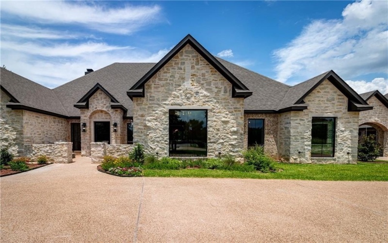 1136 Queen Elizabeth Drive, McGregor, TX 76657, 4 Habitaciones Habitaciones , ,3 BañosBaños,Residential,En Venta,1136 Queen Elizabeth Drive,227798