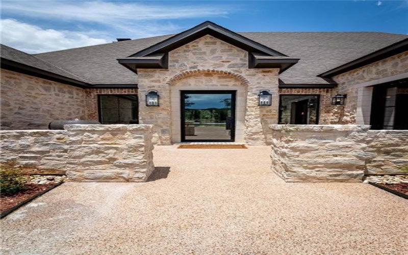 1136 Queen Elizabeth Drive, McGregor, TX 76657, 4 Habitaciones Habitaciones , ,3 BañosBaños,Residential,En Venta,1136 Queen Elizabeth Drive,227798