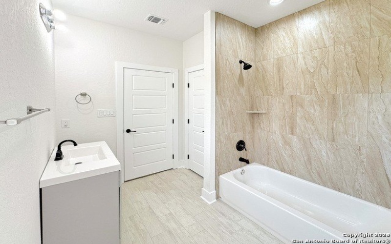 1637 Bob White, Spring Branch, TX 78070, 3 Habitaciones Habitaciones , ,2 BañosBaños,Residential,En Venta,1637 Bob White,1867049