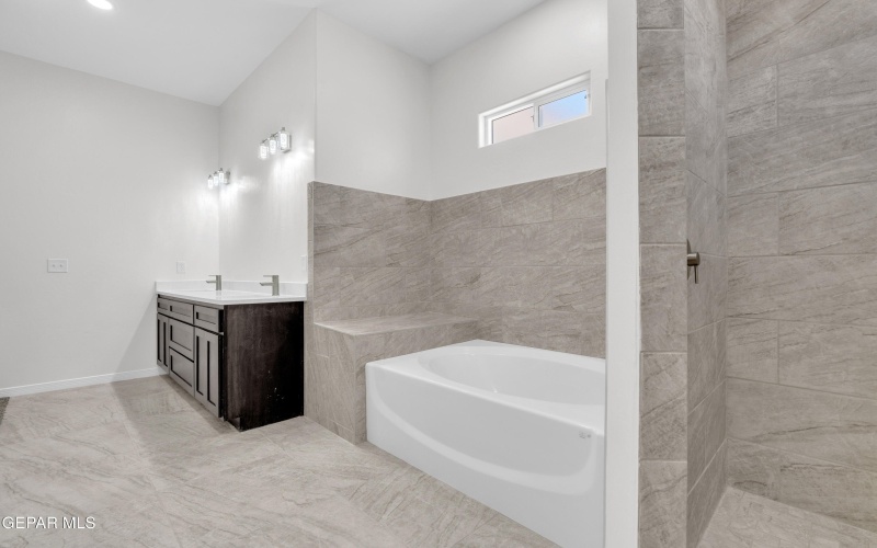 360 PLAZA BONITA Way, Clint, TX 79836, 4 Habitaciones Habitaciones , ,2 BañosBaños,Residential,En Venta,360 PLAZA BONITA Way,0,922765