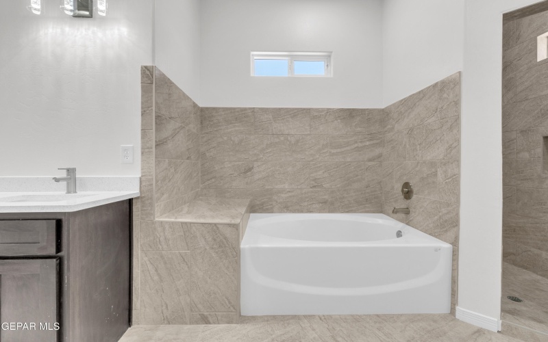 360 PLAZA BONITA Way, Clint, TX 79836, 4 Habitaciones Habitaciones , ,2 BañosBaños,Residential,En Venta,360 PLAZA BONITA Way,0,922765