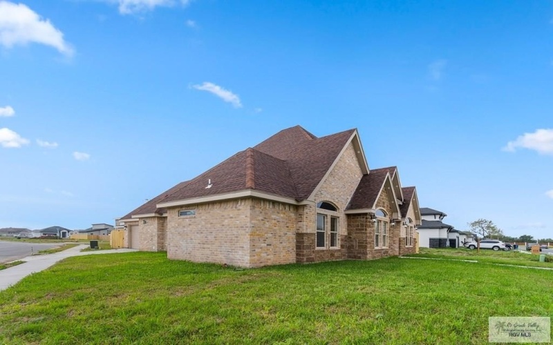 5436 TULIP CT, BROWNSVILLE, TX 78526, 4 Bedrooms Bedrooms, ,3 BathroomsBathrooms,Residential,For Sale,5436 TULIP CT,29762764