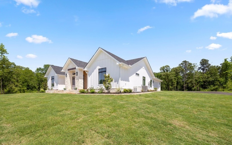 202 Oak Springs Drive, Nacogdoches, TX 75965, 4 Bedrooms Bedrooms, ,2 BathroomsBathrooms,Residential,For Sale,202 Oak Springs Drive,22500866
