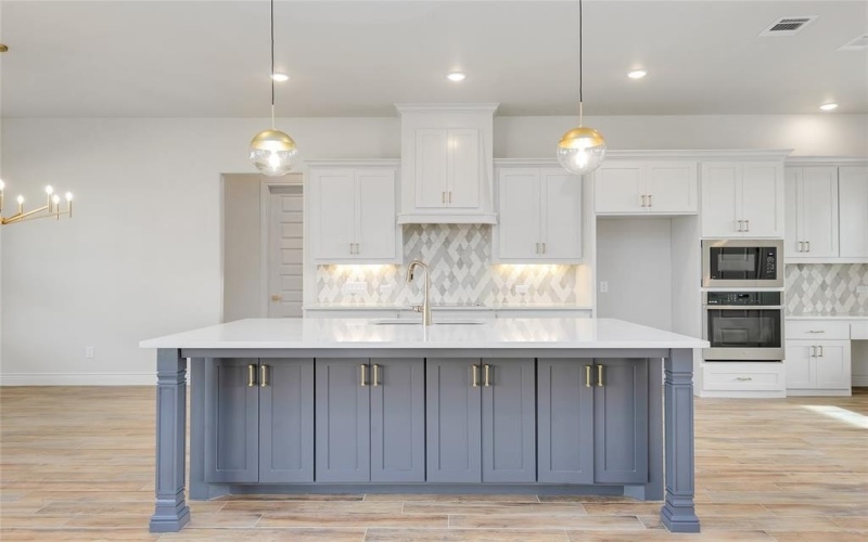 412 COLLUM, Azle, TX 76020, 5 Bedrooms Bedrooms, ,3 BathroomsBathrooms,Residential,For Sale,412 COLLUM,20803167