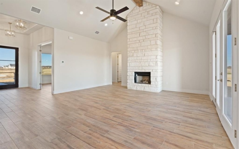 412 COLLUM, Azle, TX 76020, 5 Bedrooms Bedrooms, ,3 BathroomsBathrooms,Residential,For Sale,412 COLLUM,20803167