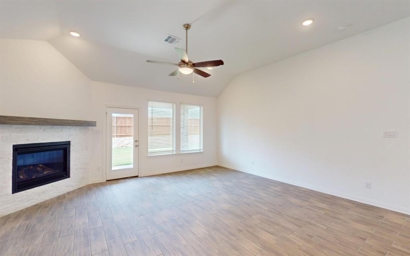 5204 Edge Way, Denton, TX 76226, 3 Habitaciones Habitaciones , ,2 BañosBaños,Residential,En Venta,5204 Edge Way,20799816