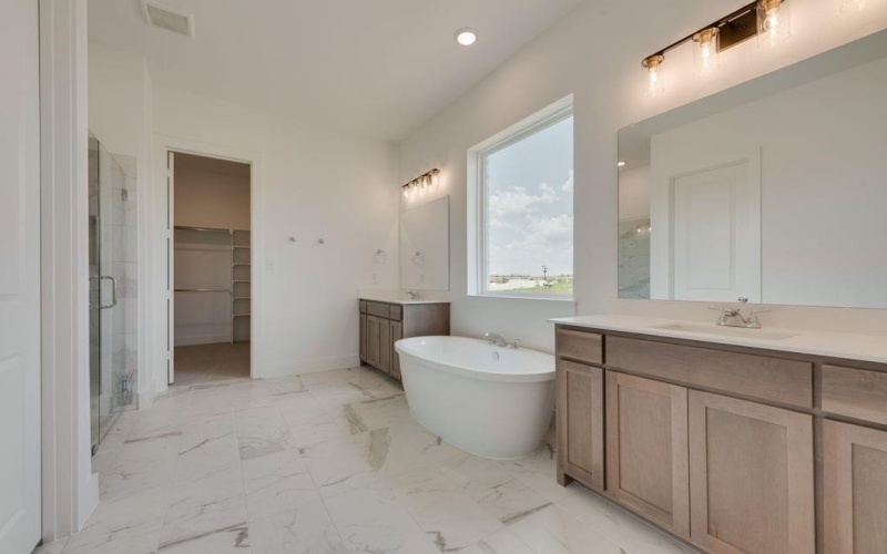 1058 Bingham Way, Forney, TX 75126, 4 Bedrooms Bedrooms, ,5 BathroomsBathrooms,Residential,For Sale,1058 Bingham Way,20812214